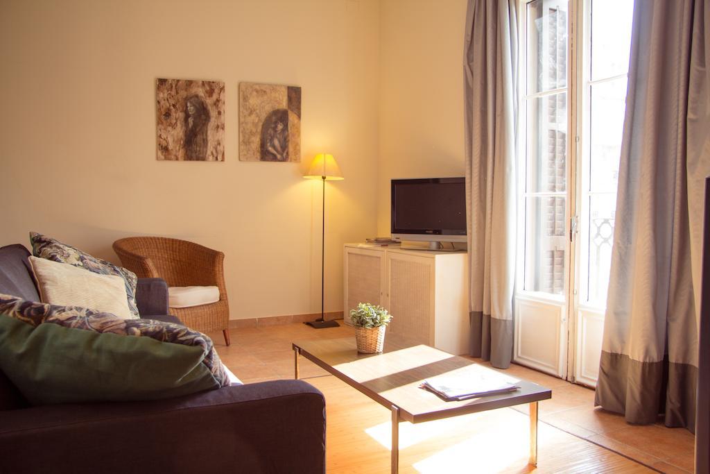 Gaudi Apartment 9 Barcelona Bilik gambar